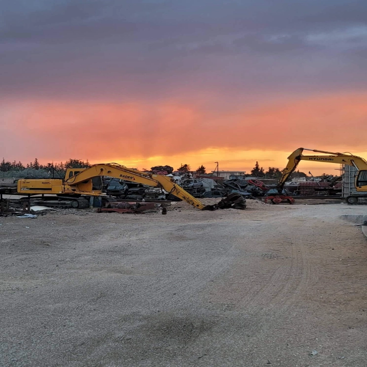 معدات لتحميل الخردة – شركة الخطوط الذهبية